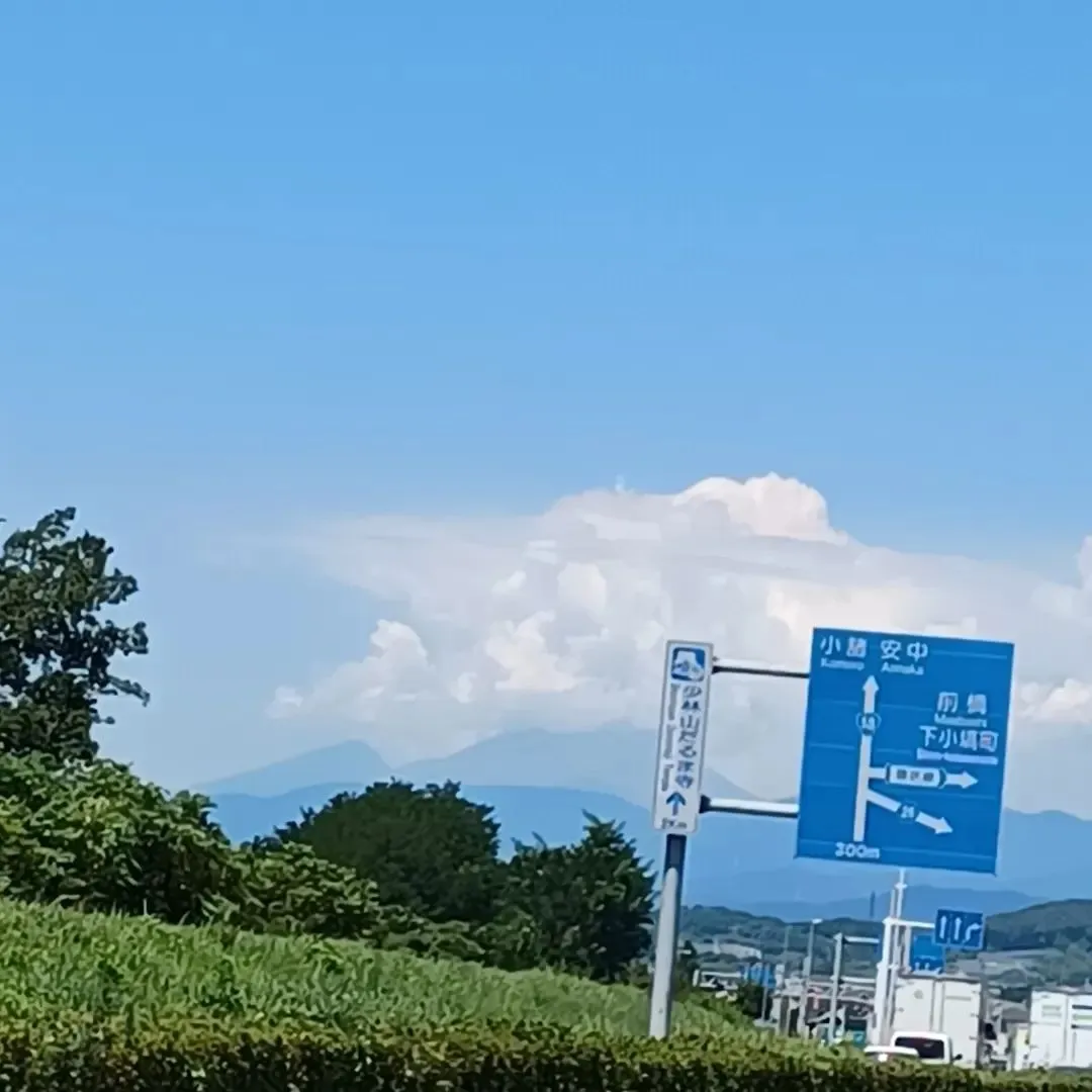 夏空と浅間山