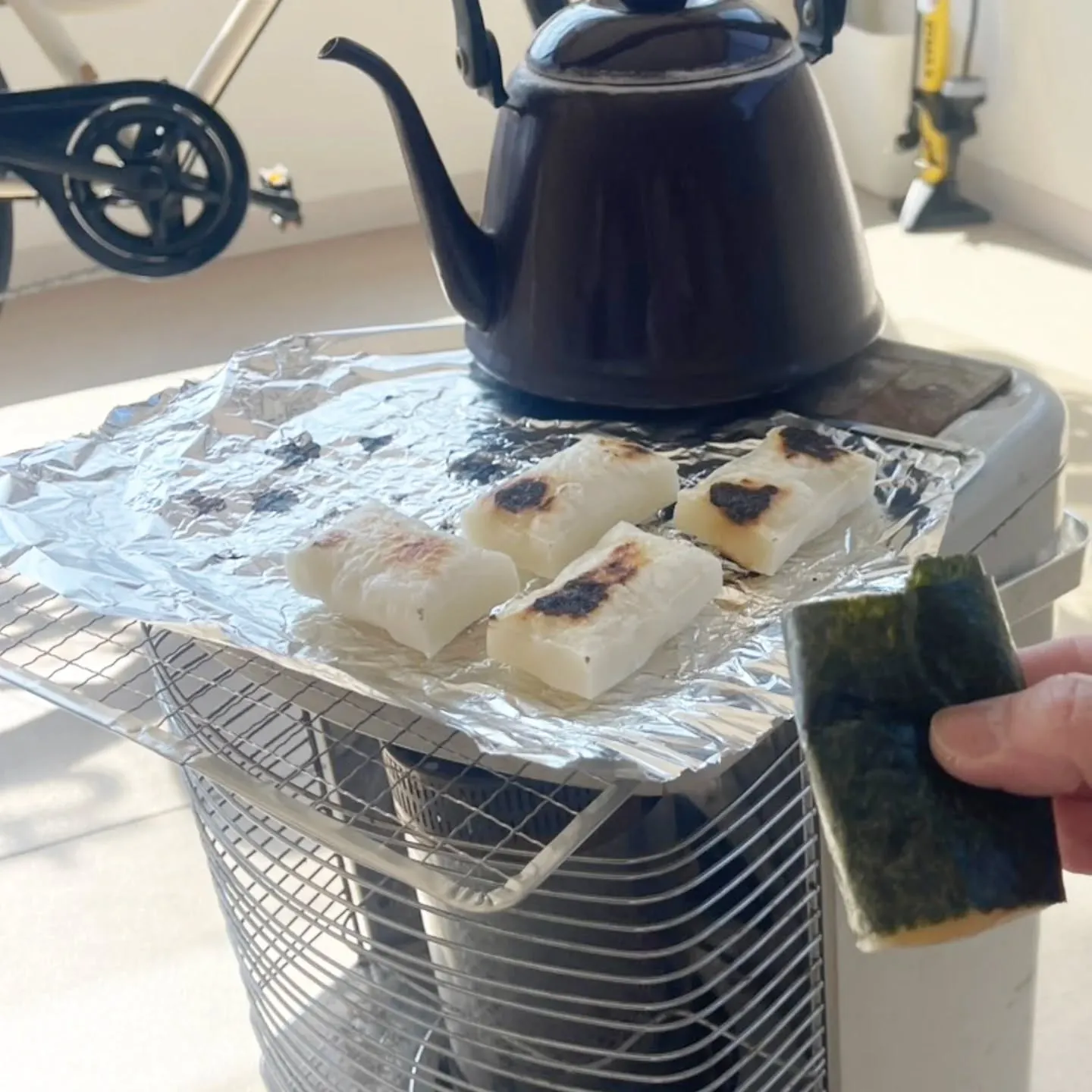 お客様から新潟のお餅を頂きました。