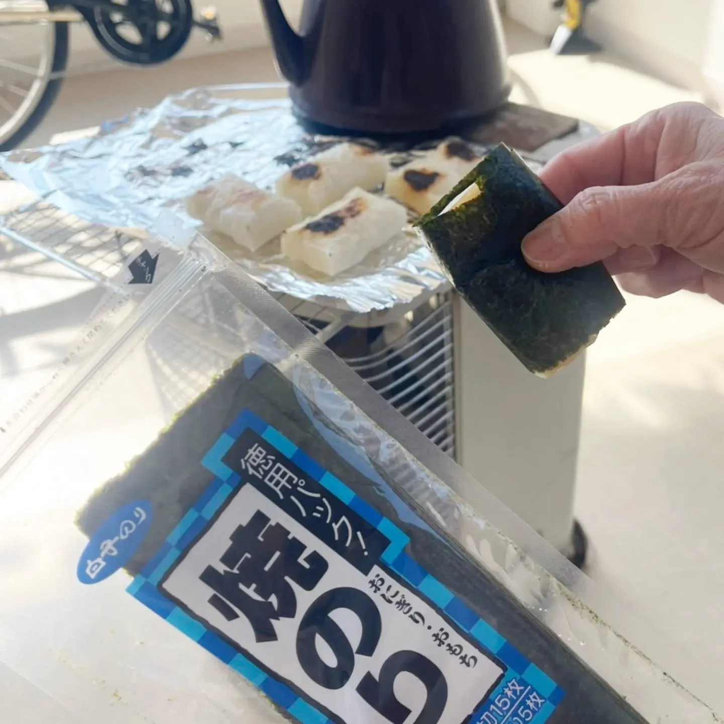 お客様から新潟のお餅を頂きました。